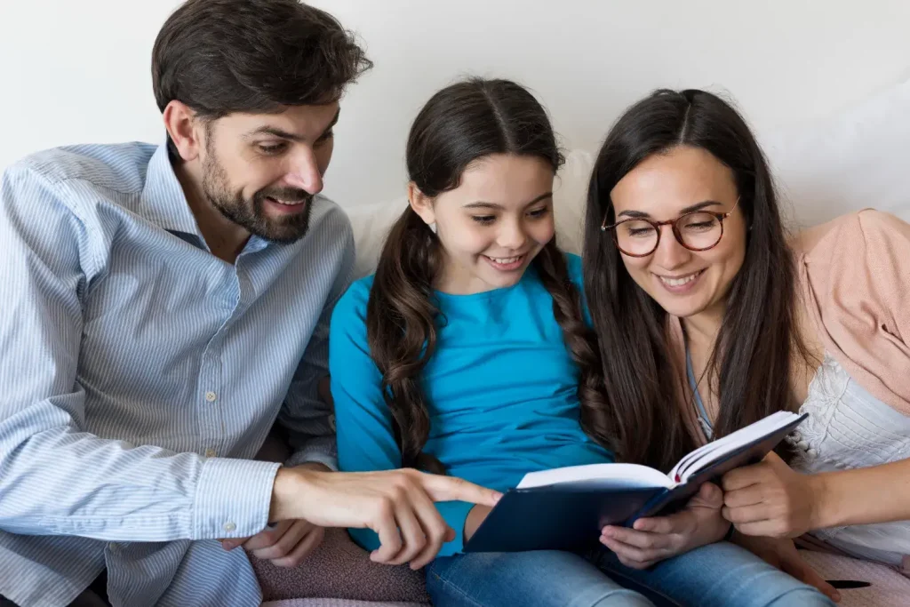 cómo le pueden enseñar los padres a sus hijos la fe en Dios